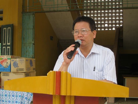 Thầy giáo Nguyễn Quang Hiển, Hiệu trưởng Trường THCS Liên Phương